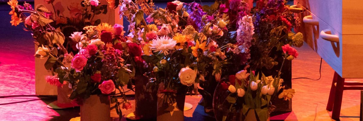 bloemen in goochelhoeden verkl